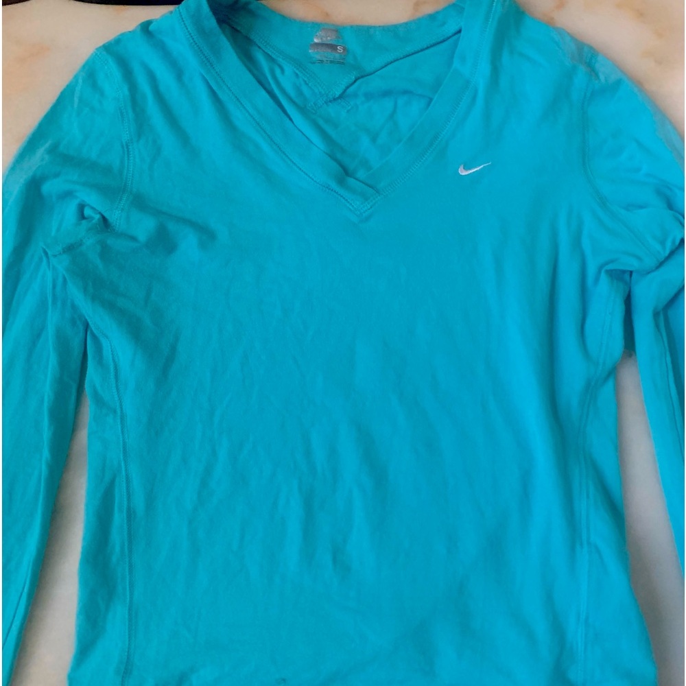 I am selling a baby blue long sleeve tee!!
